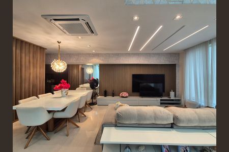 Casa de condomínio à venda com 426m², 5 quartos e 2 vagas Casa de condomínio à venda com 426m², 5 quartos e 2 vagasSala