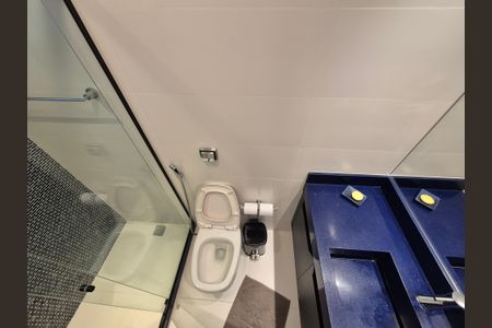 Casa de condomínio à venda com 426m², 5 quartos e 2 vagas Casa de condomínio à venda com 426m², 5 quartos e 2 vagasBanheiro da Suíte 2