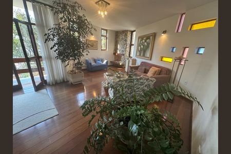 Casa à venda com 367m², 4 quartos e 5 vagasFoto 03