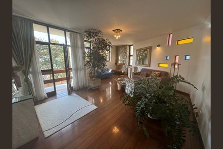 Foto 02 de casa à venda com 4 quartos, 367m² em São Lucas, Belo Horizonte