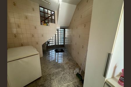 Casa à venda com 367m², 4 quartos e 5 vagasFoto 01