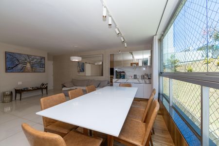 Apartamento à venda com 108m², 4 quartos e 2 vagasSala