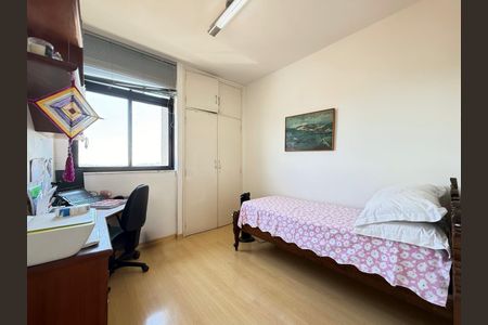 Apartamento à venda com 142m², 4 quartos e 2 vagasQuarto 2