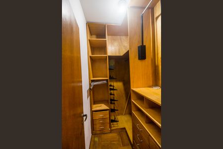 Casa de condomínio à venda com 747m², 5 quartos e 4 vagasVista da Suíte