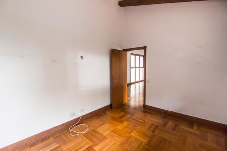 Casa de condomínio à venda com 747m², 5 quartos e 4 vagasSuíte 3