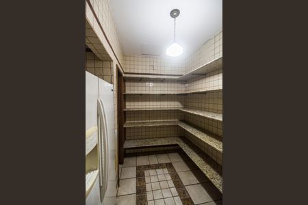 Casa de condomínio à venda com 747m², 5 quartos e 4 vagasDespensa