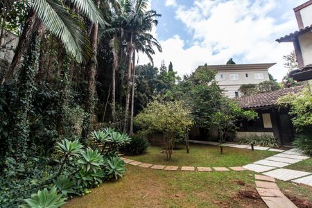 Casa de condomínio à venda com 747m², 5 quartos e 4 vagasQuintal