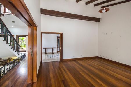 Casa de condomínio à venda com 747m², 5 quartos e 4 vagasSala