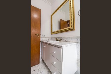 Casa de condomínio à venda com 747m², 5 quartos e 4 vagasBanheiro da Suíte