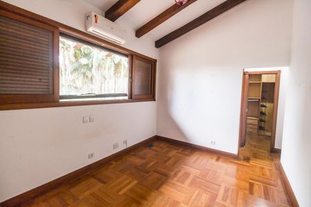 Casa de condomínio à venda com 747m², 5 quartos e 4 vagasSuíte 3