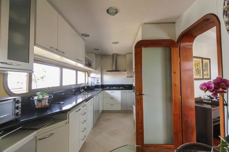 Apartamento à venda com 257m², 4 quartos e 4 vagas Apartamento à venda com 257m², 4 quartos e 4 vagasCozinha