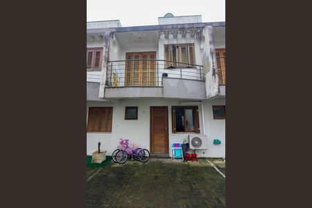 Casa de condomínio à venda com 95m², 2 quartos e 2 vagas Casa de condomínio à venda com 95m², 2 quartos e 2 vagasFachada