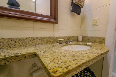 Apartamento para alugar com 80m², 2 quartos e 1 vaga Apartamento para alugar com 80m², 2 quartos e 1 vagaBanheiro social