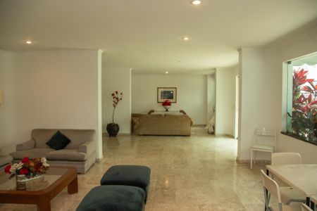 Apartamento para alugar com 200m², 4 quartos e 4 vagasHall de entrada