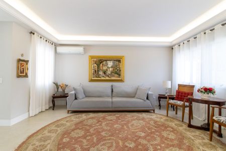 Casa para alugar com 380m², 4 quartos e 6 vagasSala