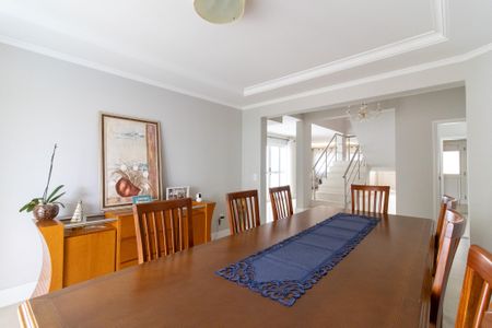 Casa para alugar com 380m², 4 quartos e 6 vagasSala