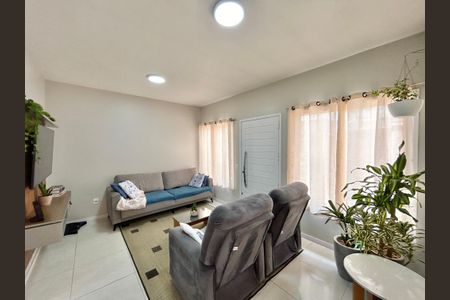 Casa à venda com 176m², 3 quartos e 4 vagas Casa à venda com 176m², 3 quartos e 4 vagasSala