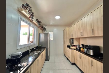 Casa à venda com 176m², 3 quartos e 4 vagas Casa à venda com 176m², 3 quartos e 4 vagasCozinha