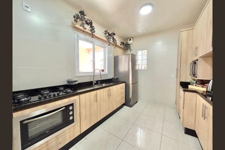 Casa à venda com 176m², 3 quartos e 4 vagas Casa à venda com 176m², 3 quartos e 4 vagasCozinha