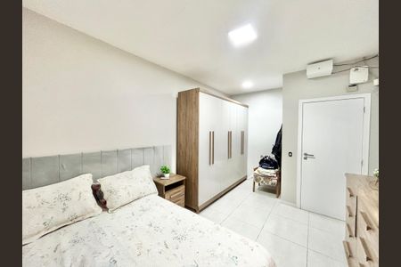 Casa à venda com 176m², 3 quartos e 4 vagas Casa à venda com 176m², 3 quartos e 4 vagasSuíte