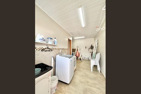 Casa à venda com 176m², 3 quartos e 4 vagas Casa à venda com 176m², 3 quartos e 4 vagasLavanderia