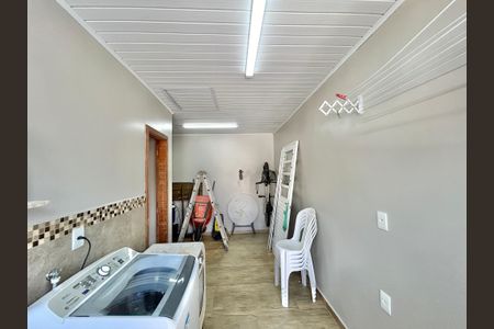 Casa à venda com 176m², 3 quartos e 4 vagas Casa à venda com 176m², 3 quartos e 4 vagasLavanderia