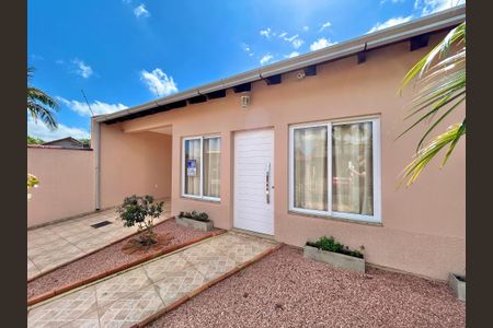 Casa à venda com 176m², 3 quartos e 4 vagas Casa à venda com 176m², 3 quartos e 4 vagasFachada