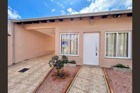 Casa à venda com 176m², 3 quartos e 4 vagas Casa à venda com 176m², 3 quartos e 4 vagasFachada