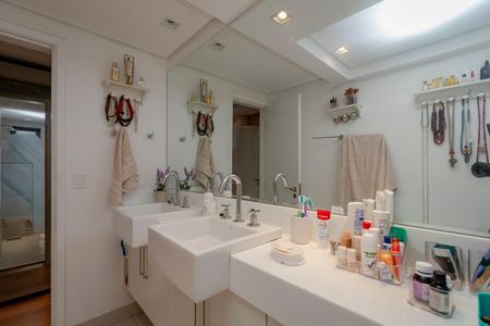 Apartamento à venda com 124m², 3 quartos e 2 vagasBanheiro da Suíte 1