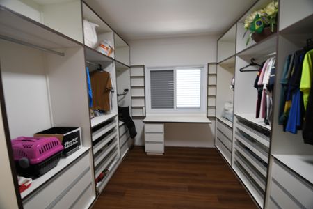 Casa de condomínio à venda com 620m², 5 quartos e 8 vagasQuarto Suíte 1 - Closet