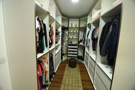 Casa de condomínio à venda com 620m², 5 quartos e 8 vagasQuarto Suíte 2 - Closet