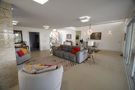 Casa de condomínio à venda com 620m², 5 quartos e 8 vagasSala