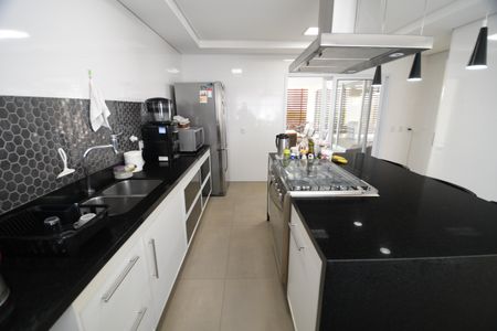 Casa de condomínio à venda com 620m², 5 quartos e 8 vagasCozinha