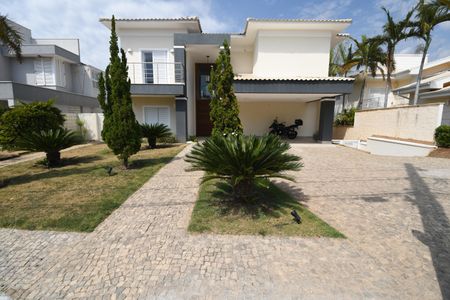 Casa de condomínio à venda com 620m², 5 quartos e 8 vagasFachada