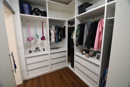 Casa de condomínio à venda com 620m², 5 quartos e 8 vagasQuarto Suíte 4 - Closet