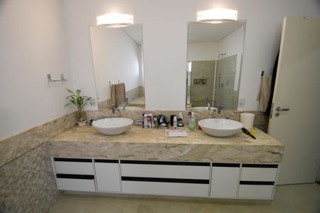 Casa de condomínio à venda com 620m², 5 quartos e 8 vagasBanheiro 3