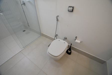 Casa de condomínio à venda com 620m², 5 quartos e 8 vagasBanheiro 4