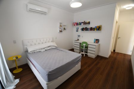 Casa de condomínio à venda com 620m², 5 quartos e 8 vagasQuarto Suíte 4