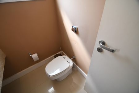 Casa de condomínio à venda com 620m², 5 quartos e 8 vagasLavabo