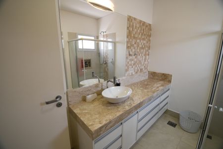 Casa de condomínio à venda com 620m², 5 quartos e 8 vagasBanheiro 2