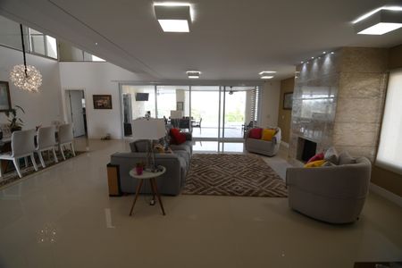 Casa de condomínio à venda com 620m², 5 quartos e 8 vagasSala