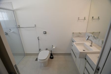 Casa de condomínio à venda com 620m², 5 quartos e 8 vagasBanheiro 4