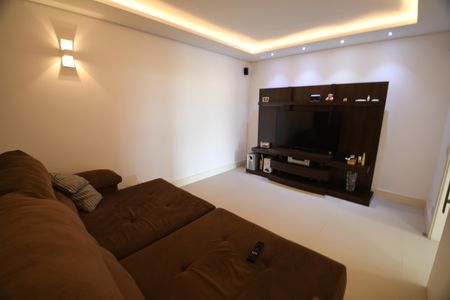 Sala de TV de casa de condomínio para alugar com 5 quartos, 620m² em Loteamento Alphaville Campinas, Campinas