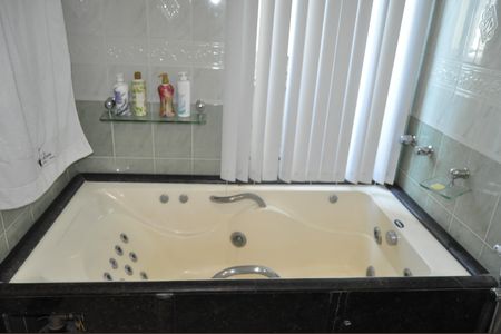 Apartamento para alugar com 232m², 4 quartos e 1 vagaBanheiro da Suíte 1