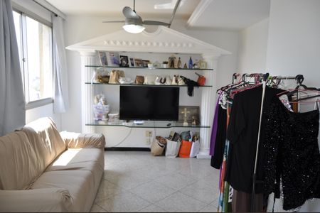 Apartamento para alugar com 232m², 4 quartos e 1 vagaSala
