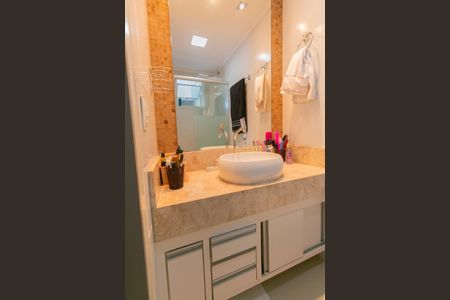 Apartamento à venda com 60m², 2 quartos e 2 vagas Apartamento à venda com 60m², 2 quartos e 2 vagasBanheiro da Suíte