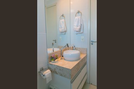 Apartamento à venda com 60m², 2 quartos e 2 vagas Apartamento à venda com 60m², 2 quartos e 2 vagasBanheiro