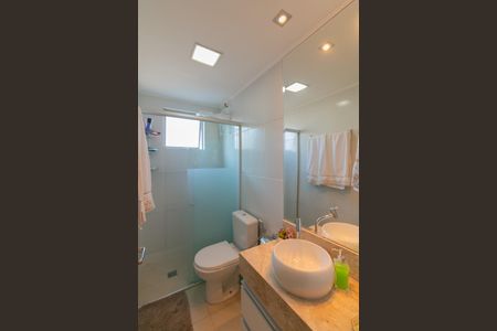 Apartamento à venda com 60m², 2 quartos e 2 vagas Apartamento à venda com 60m², 2 quartos e 2 vagasBanheiro