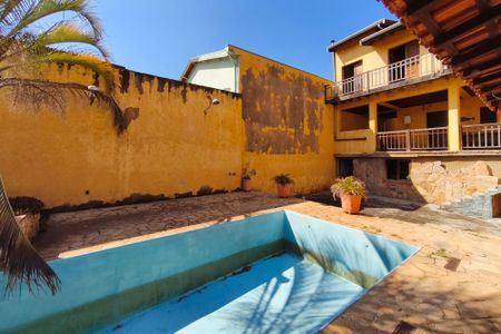 Casa para alugar com 400m², 3 quartos e 3 vagas Casa para alugar com 400m², 3 quartos e 3 vagasQuintal - Piscina