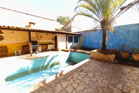 Casa para alugar com 400m², 3 quartos e 3 vagas Casa para alugar com 400m², 3 quartos e 3 vagasQuintal - Piscina